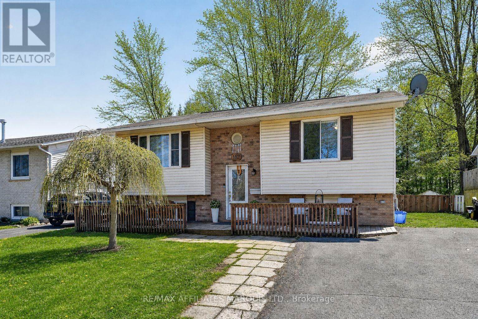 112 GLEN OAKS COURT in