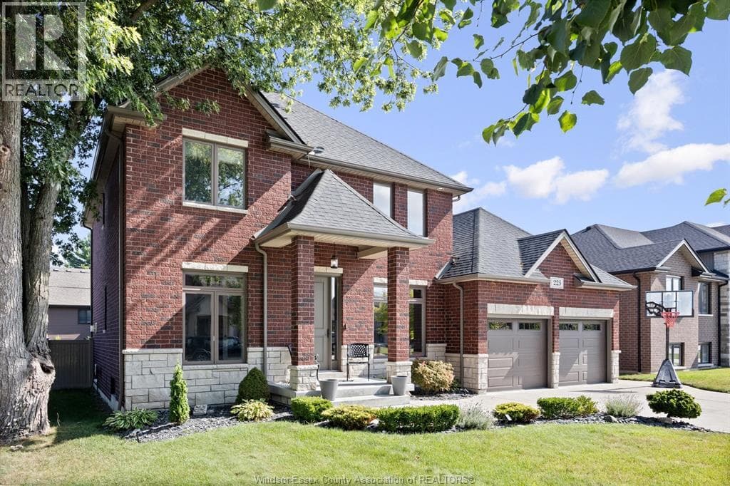 225 ELSWORTH in