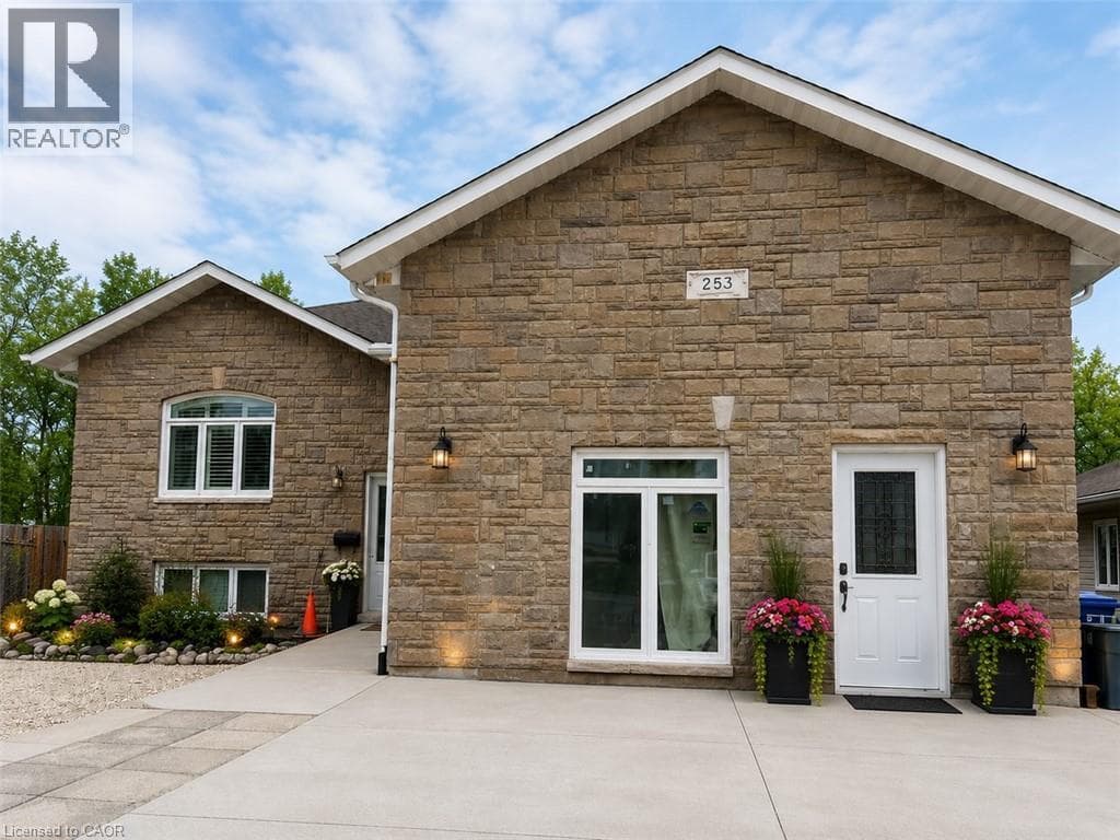 253 KINGSWAY Avenue in