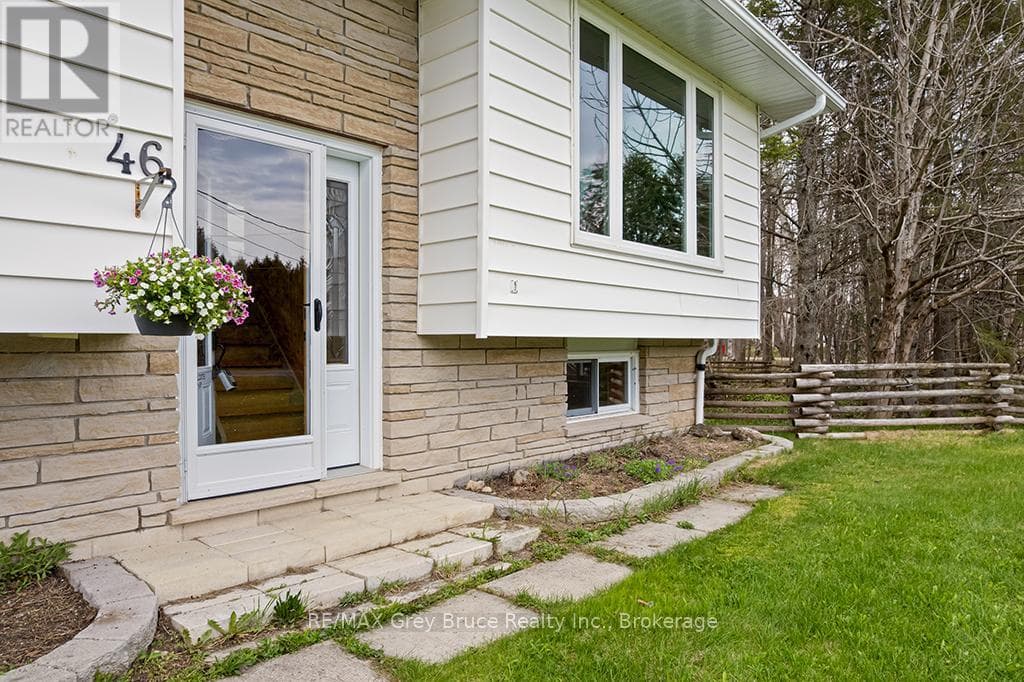 46 MAPLE GOLF CRESCENT in