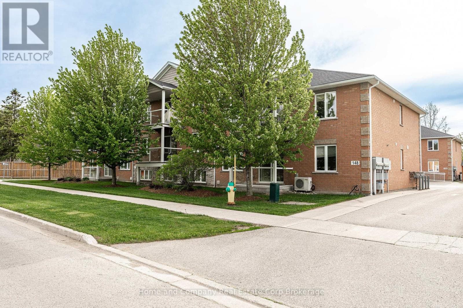 4 - 148 BORDEN STREET in