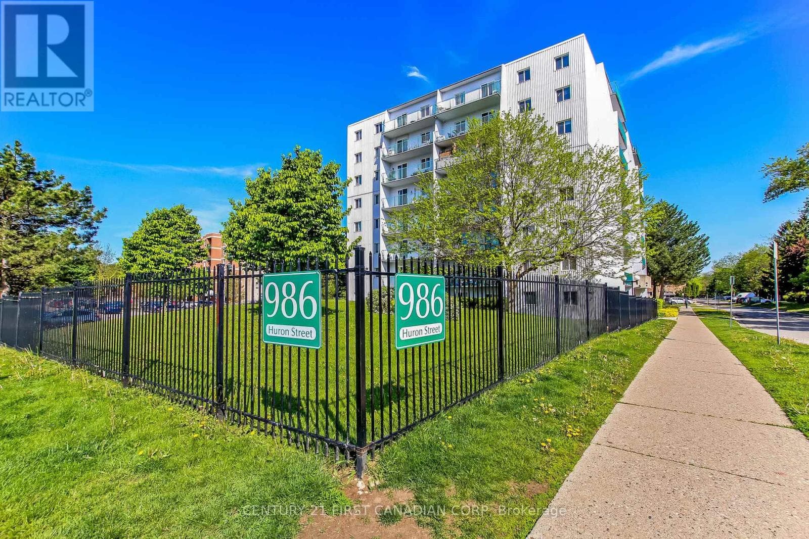 204 - 986 HURON STREET in Carling