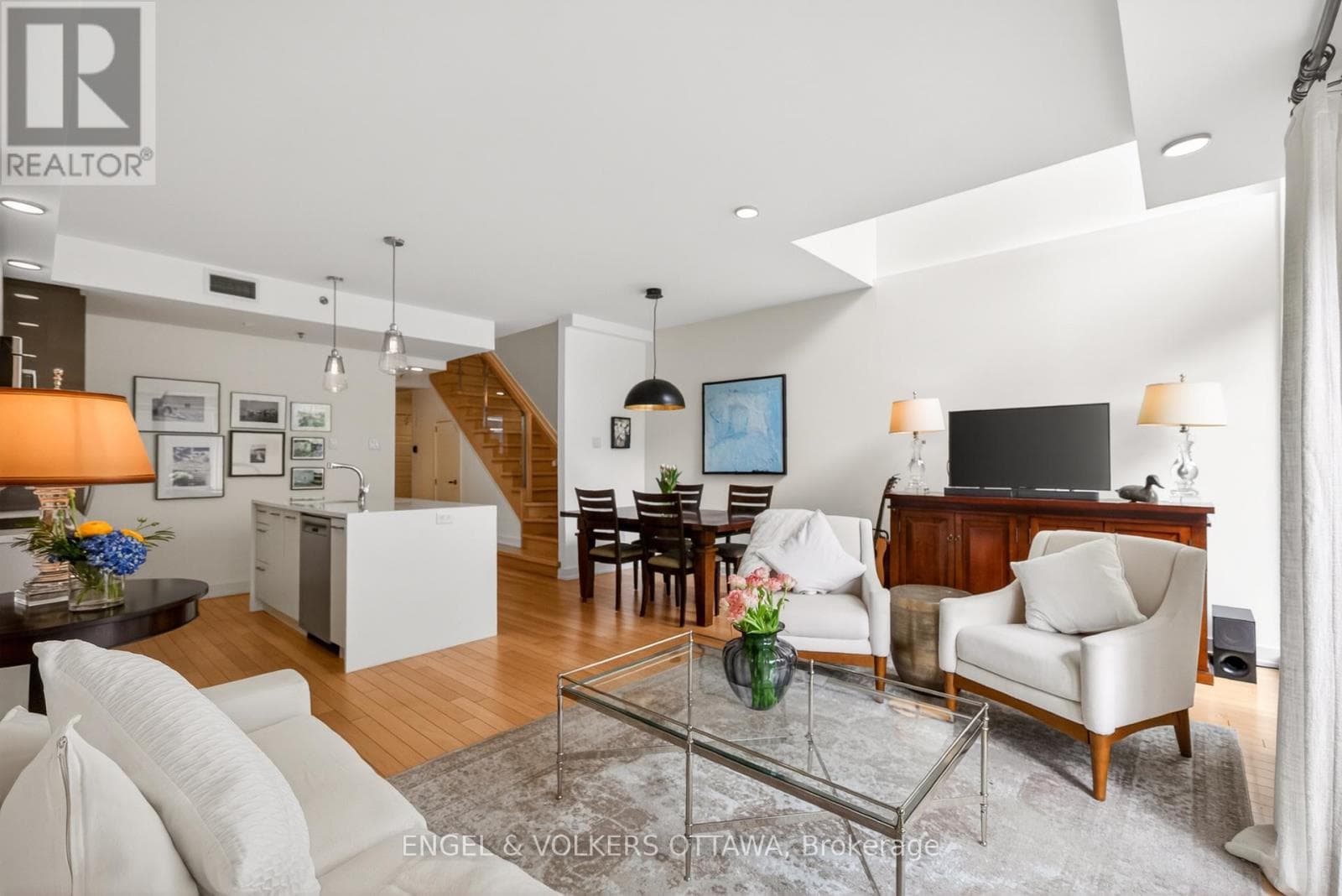 110 - 300 LETT STREET in CENTRETOWN