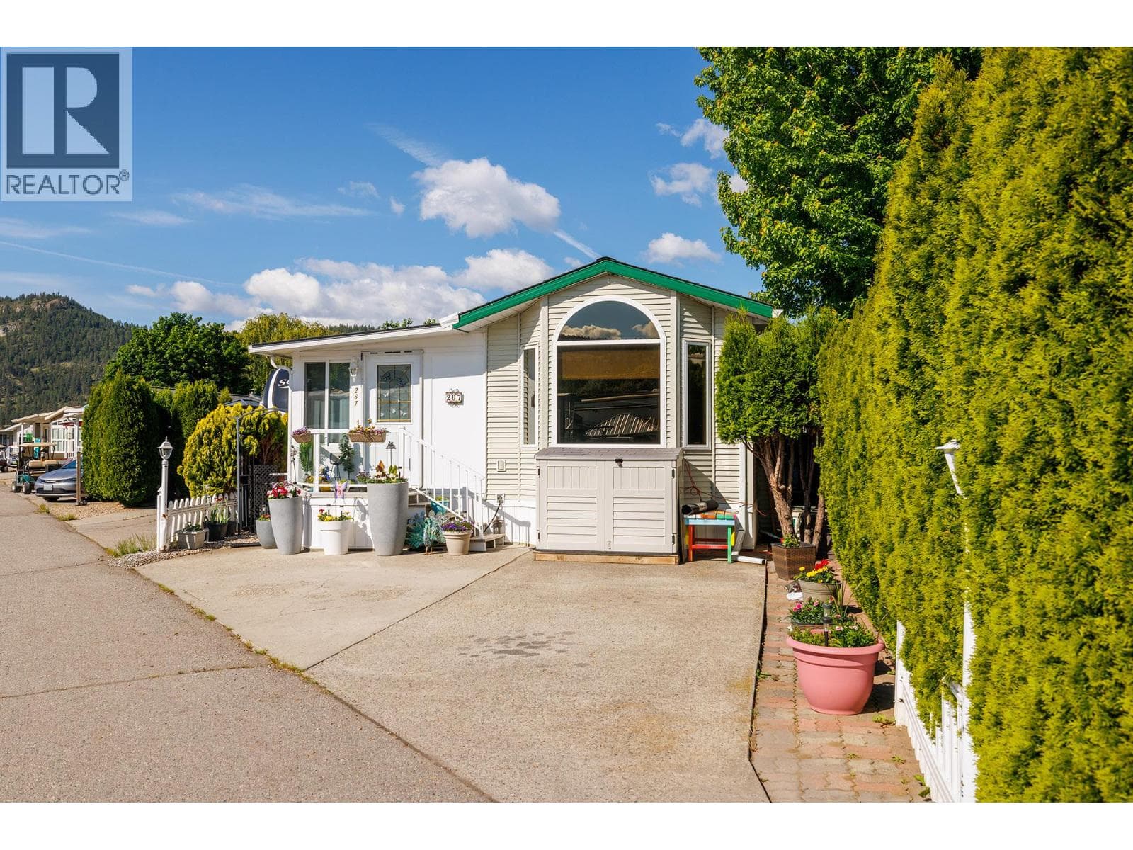 267 415 COMMONWEALTH ROAD in Highway 97