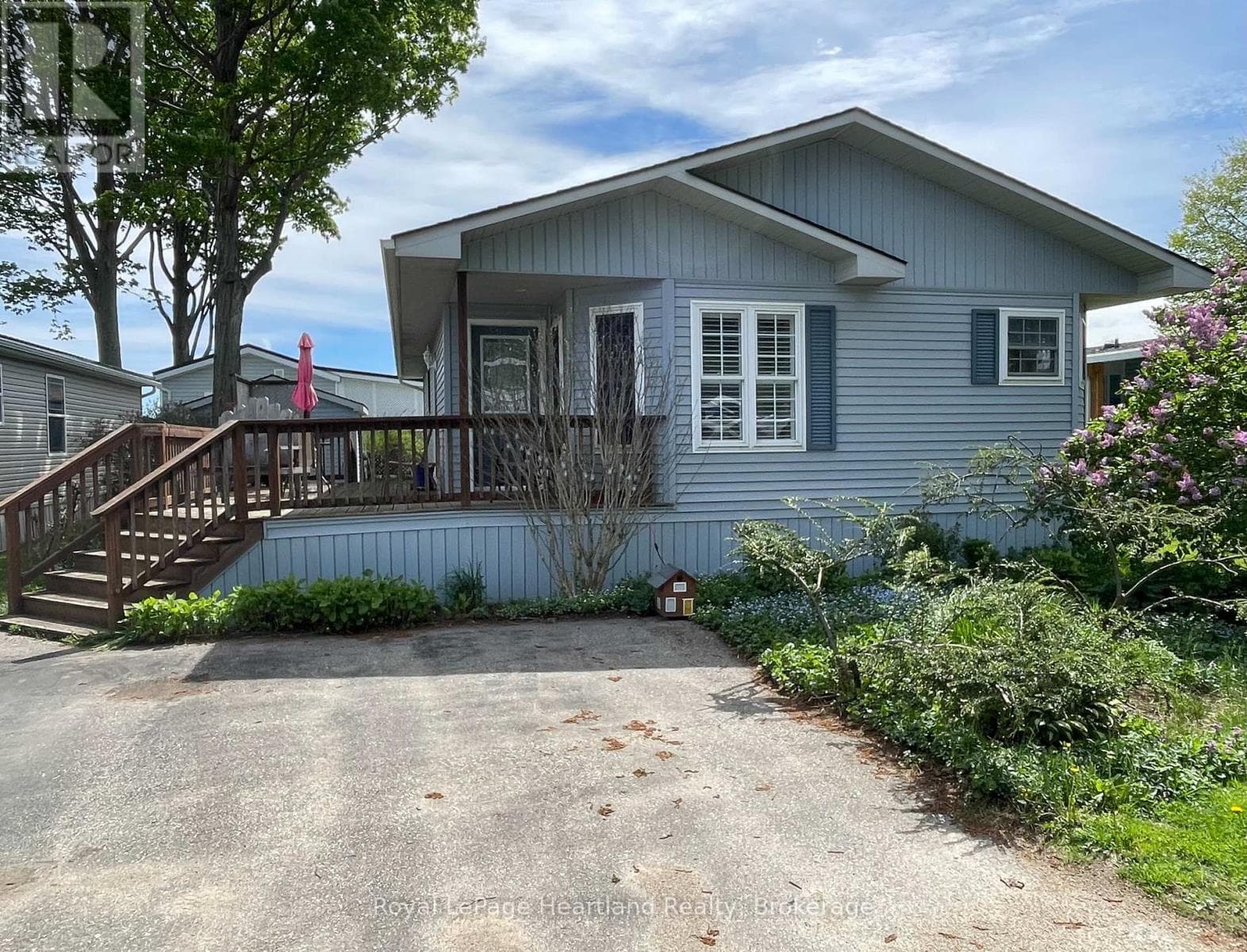 22 ALGONQUIN LANE in