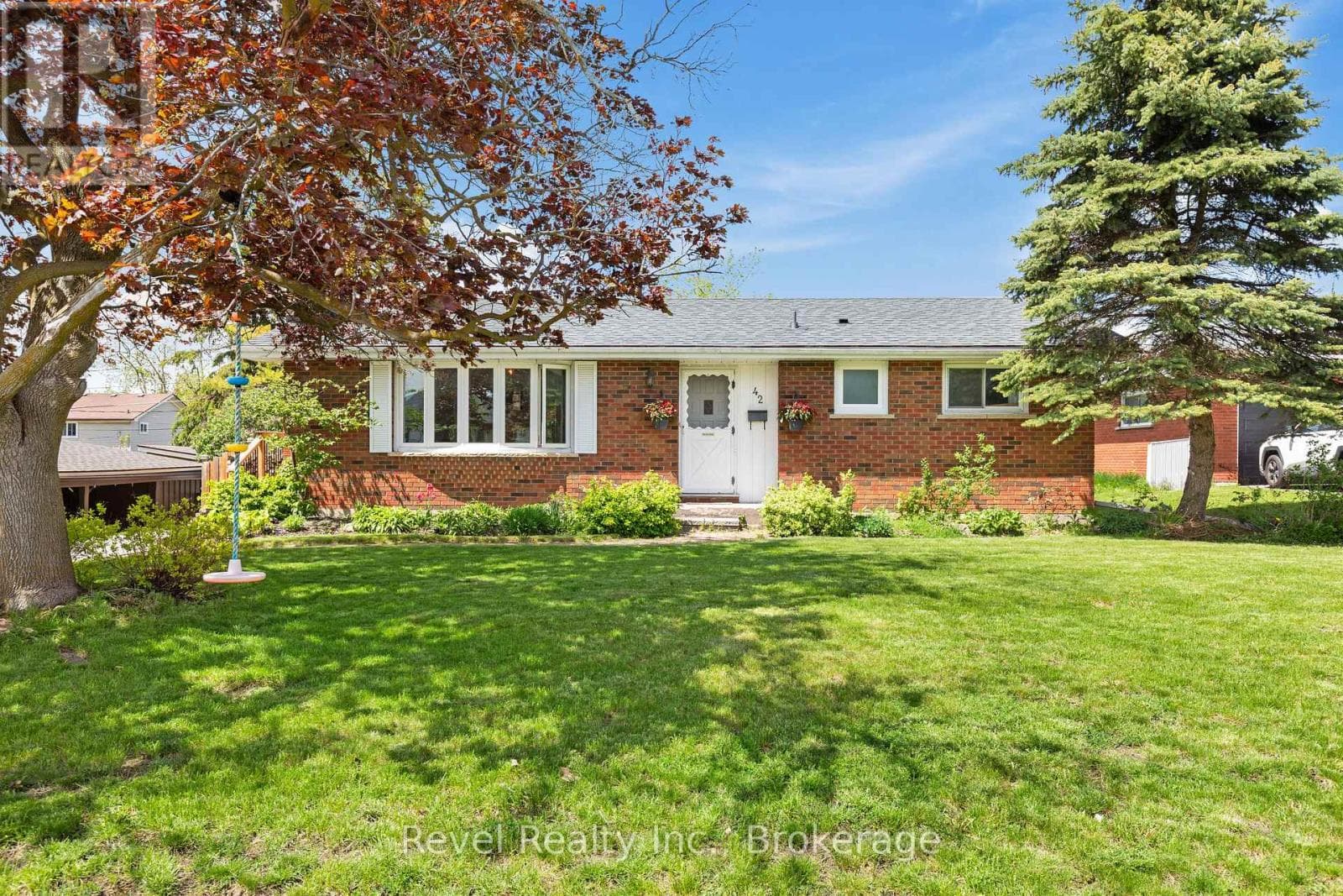 42 KAWARTHA DRIVE in Lindsay