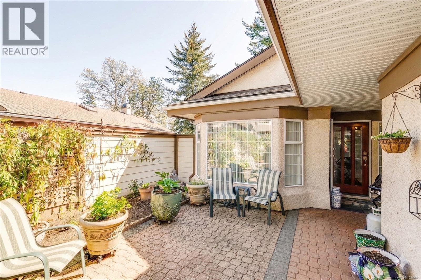 22 901 Kentwood Lane in