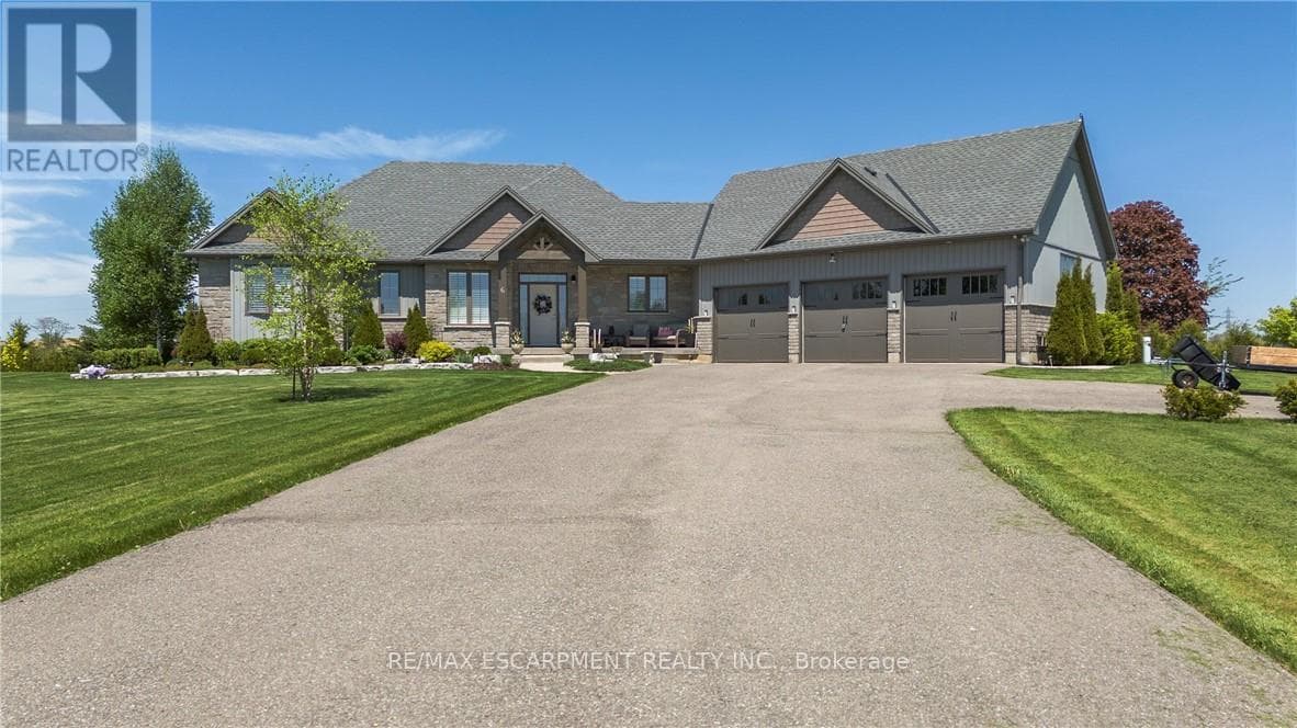 6 MACNEIL COURT in