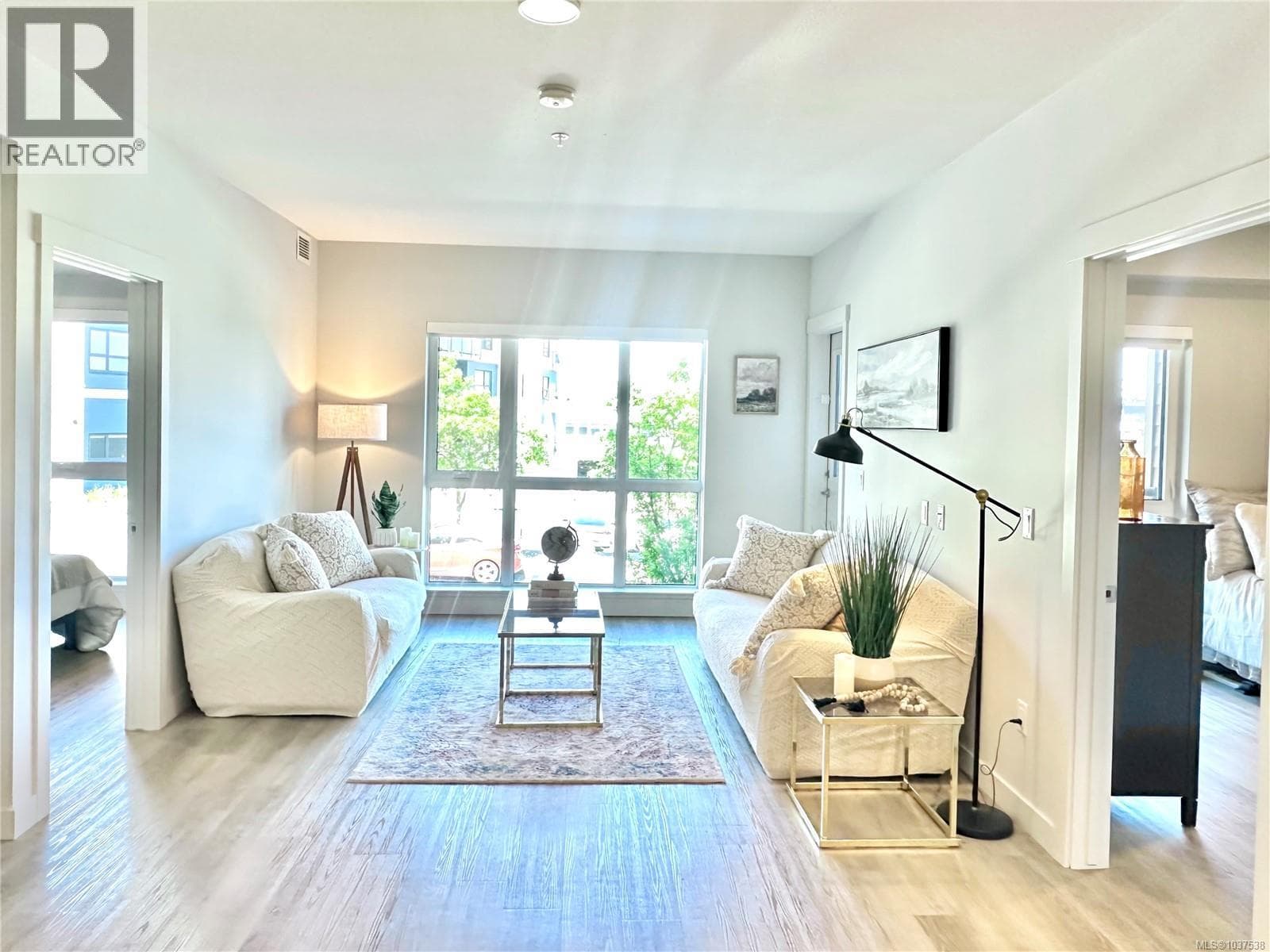 103E 120 Jensen Ave W in