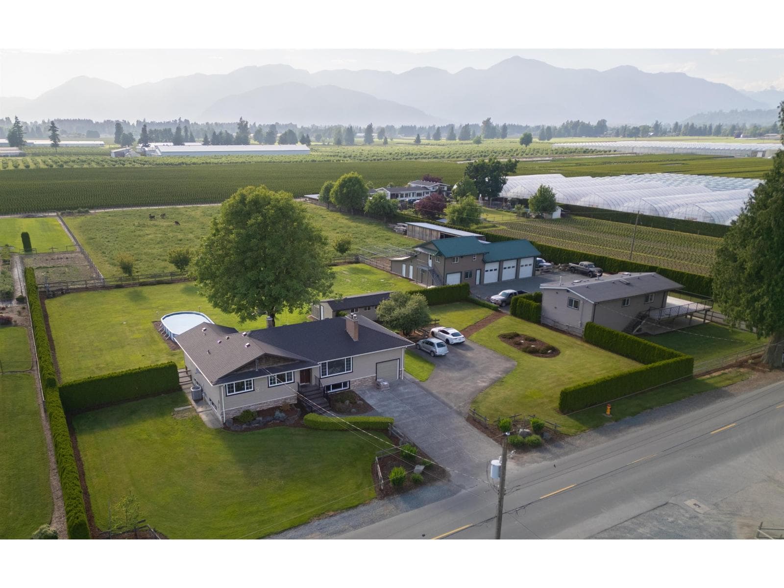 10195 GILLANDERS ROAD, East Chilliwack in
