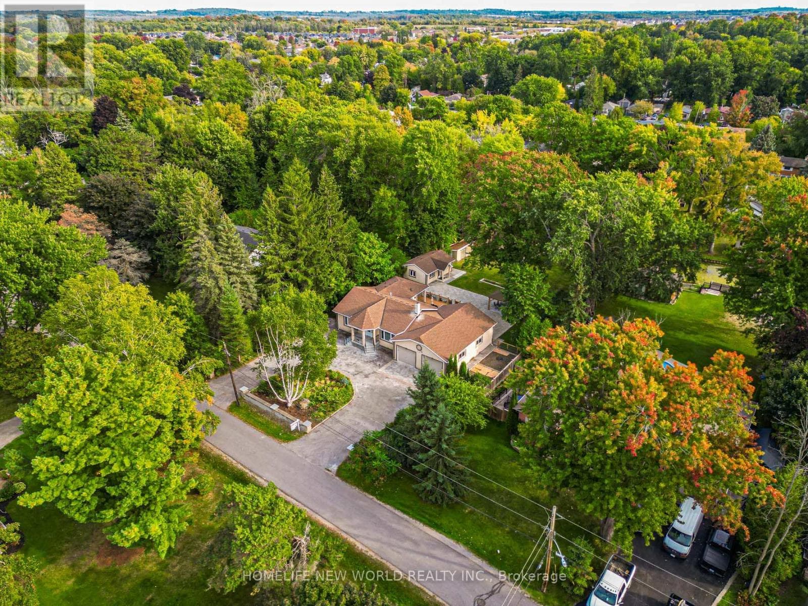 215 WILLOW DRIVE in Keswick South