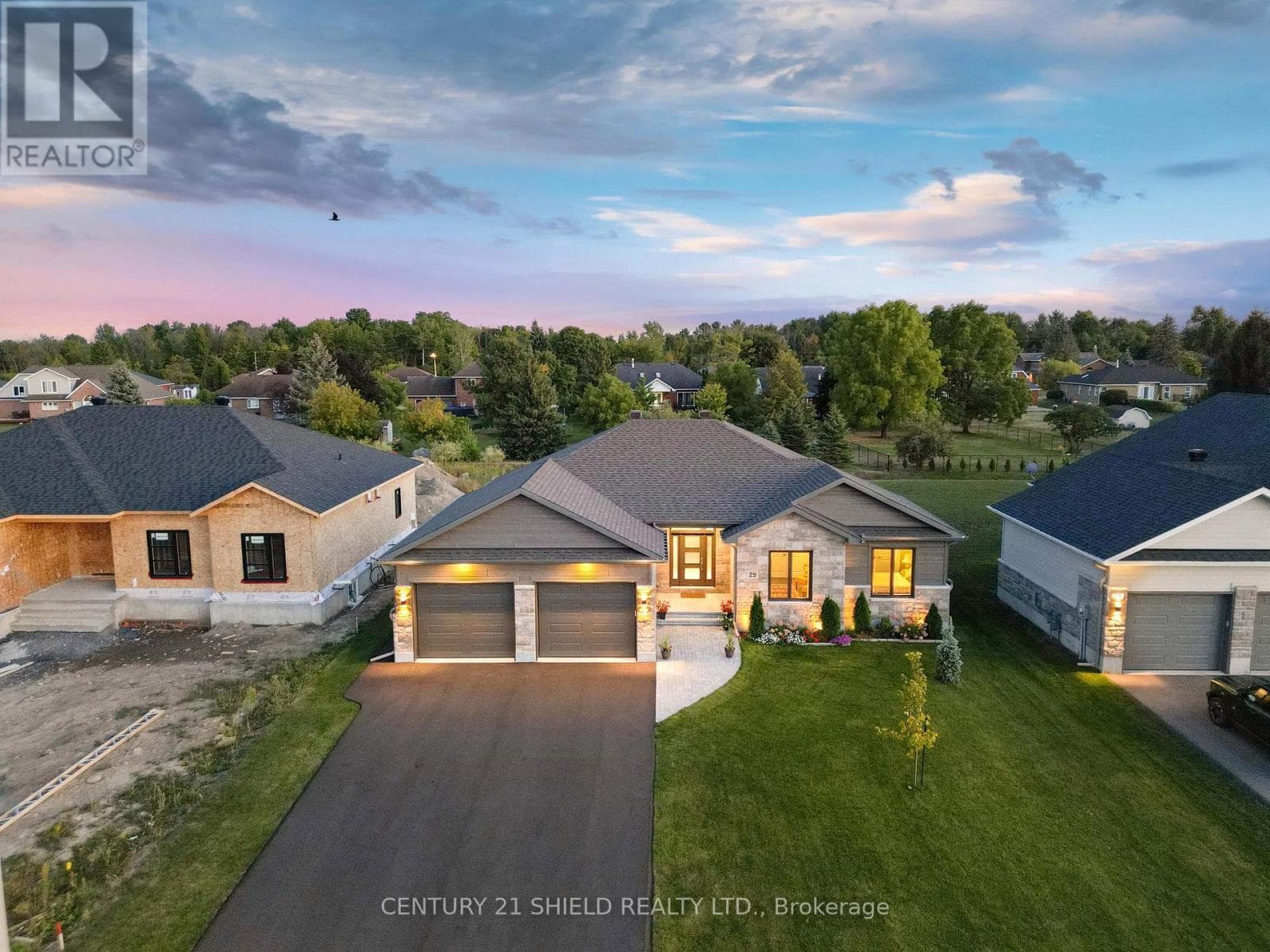 29 WHITETAIL AVENUE in