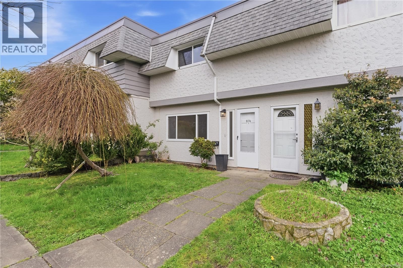 976 MARKET STREET in Hillside/Quadra