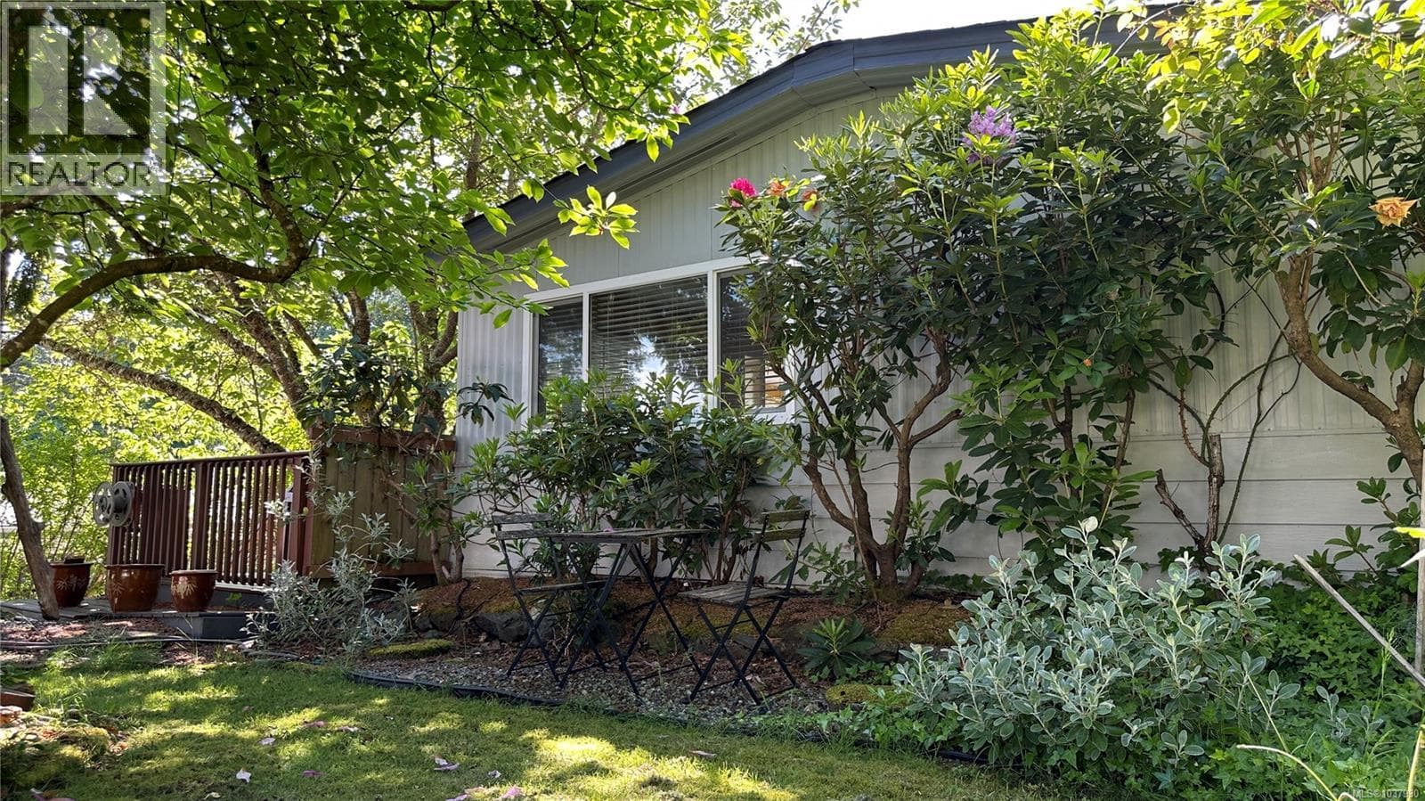 4 5838 Blythwood Rd in