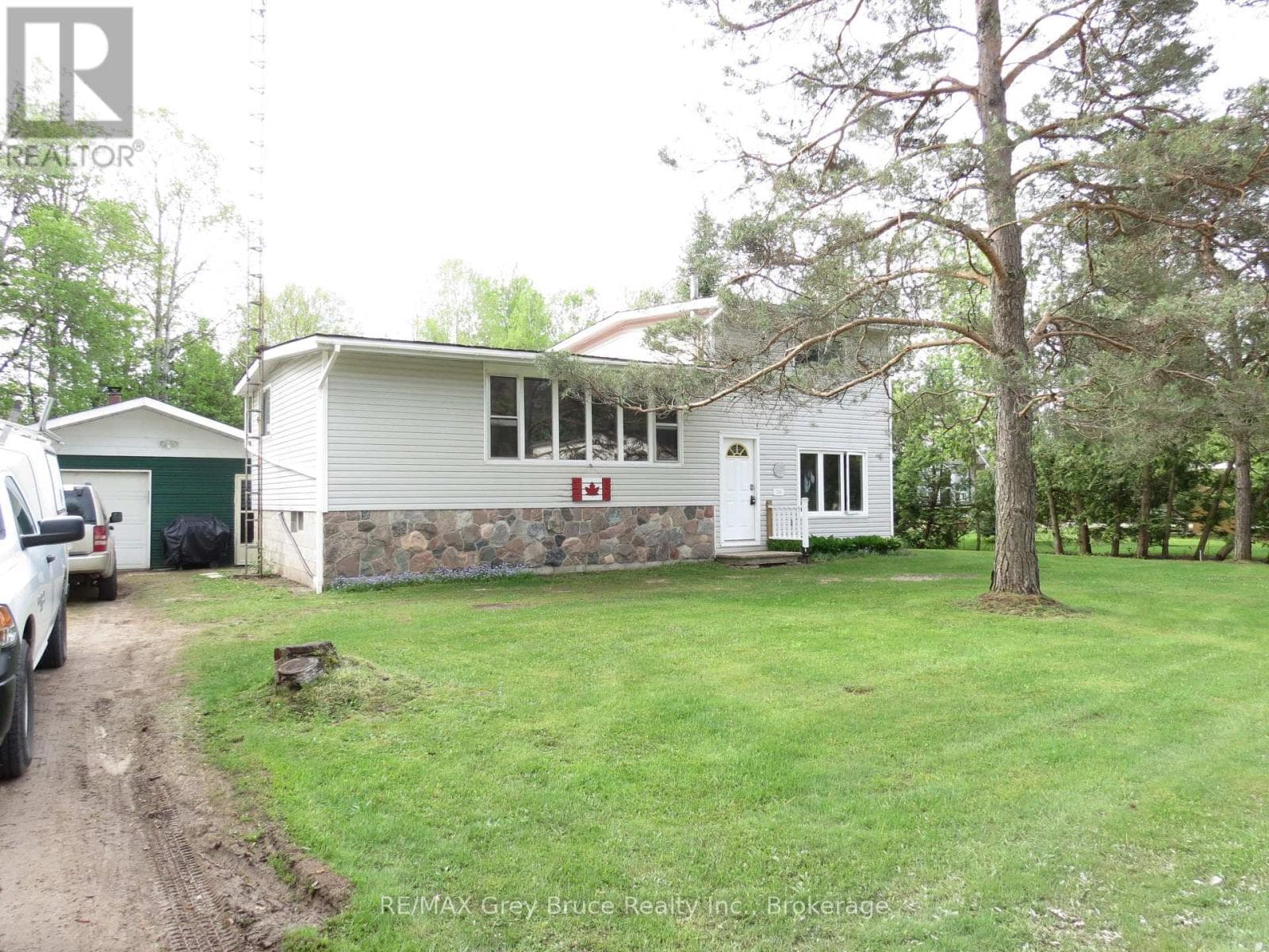 243 MCCULLOUGH LAKE DRIVE in