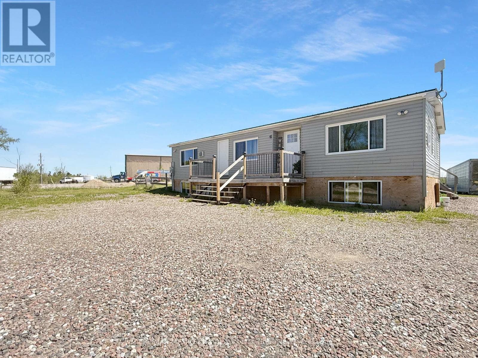211 ELLIOTT CRESCENT in