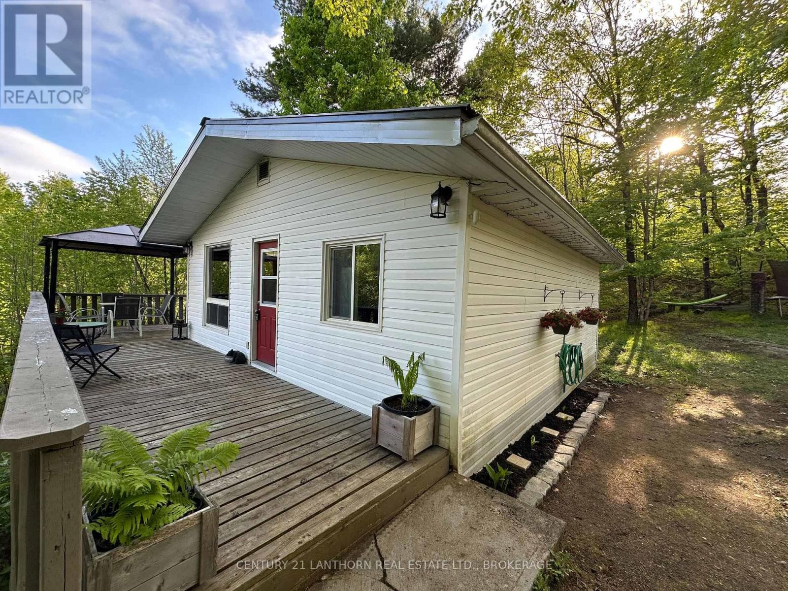 1024 HARRINGTON LANE in