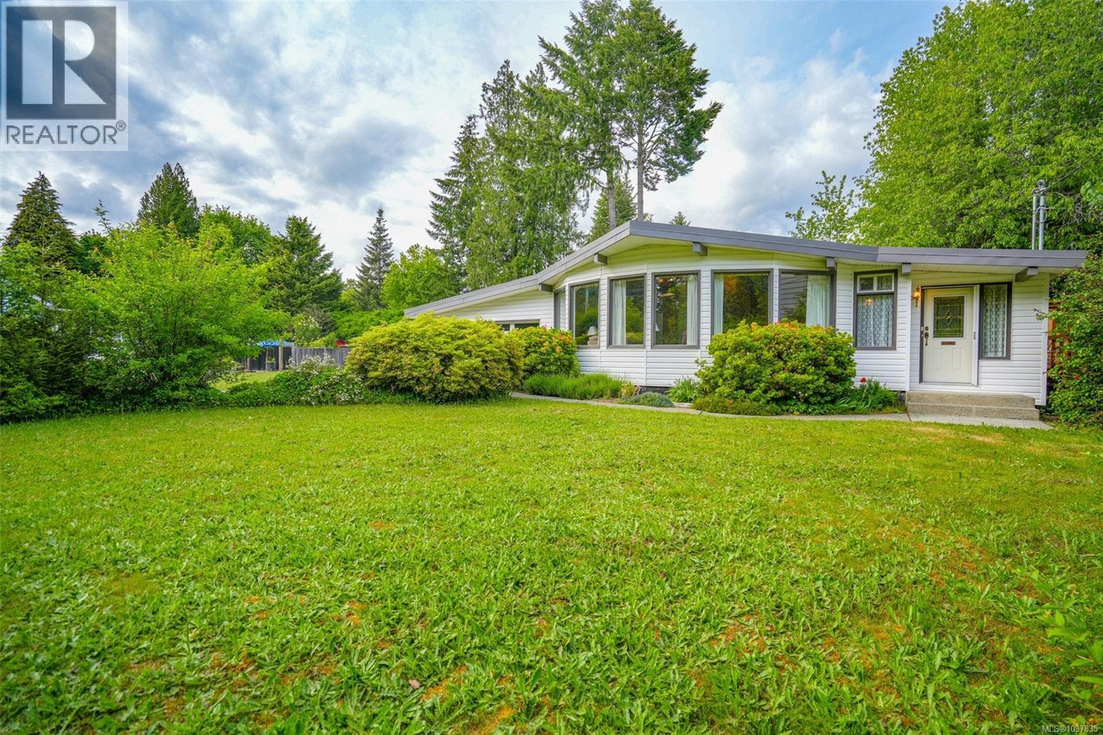5847 River Rd in
