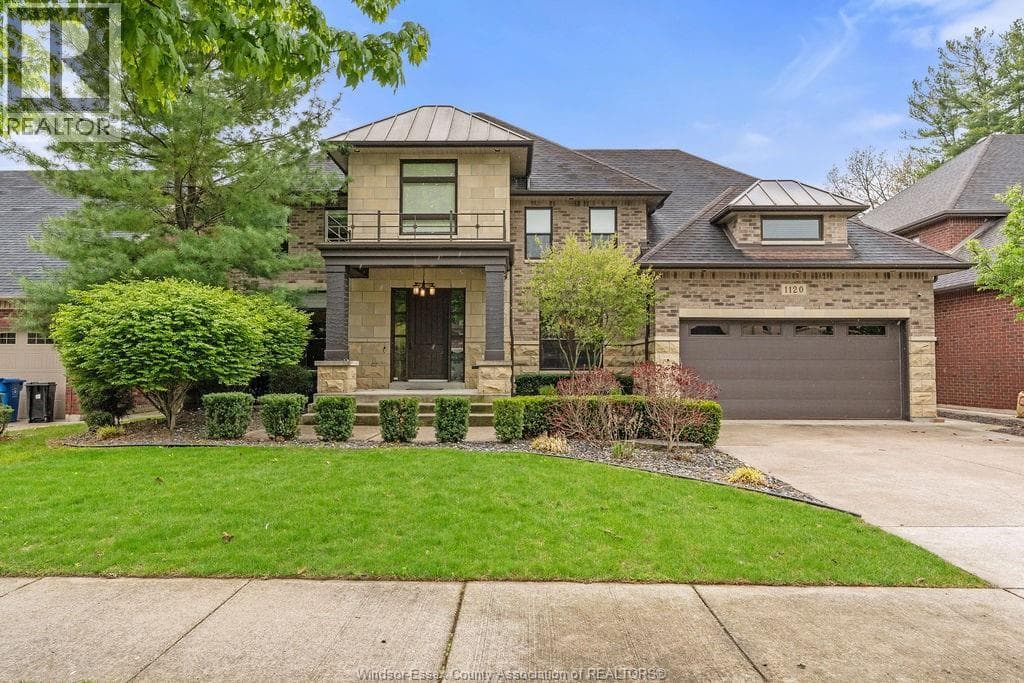 1120 Deerview in