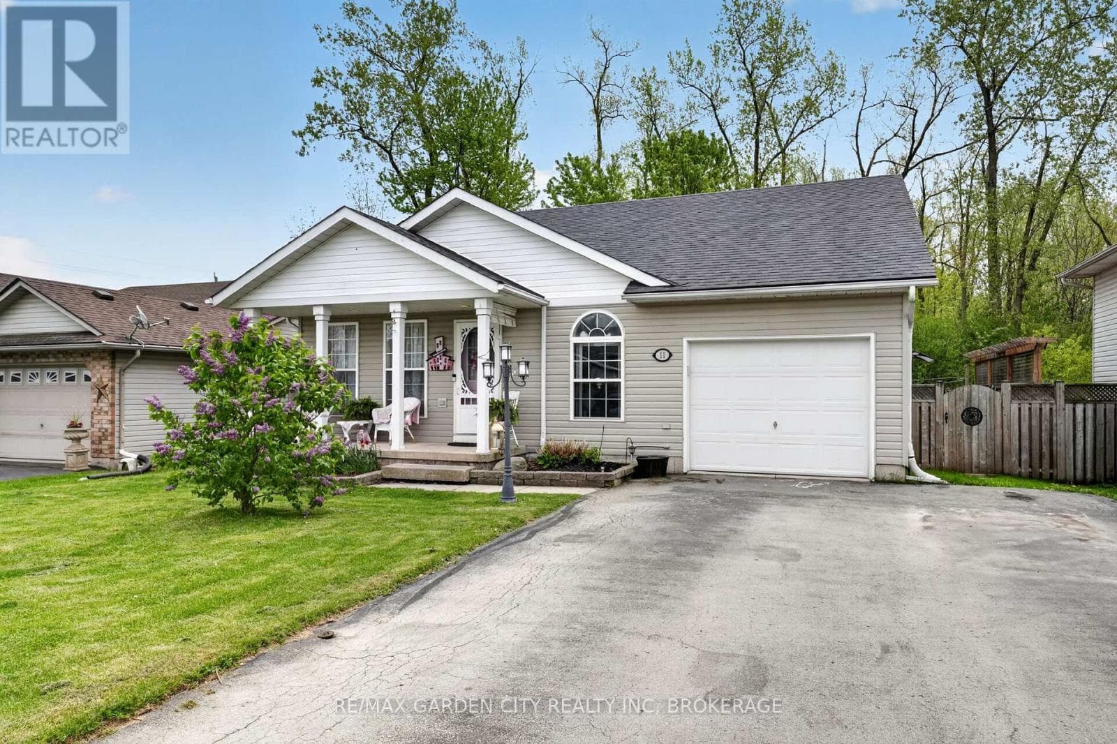 11 ROCHELLE CRESCENT in