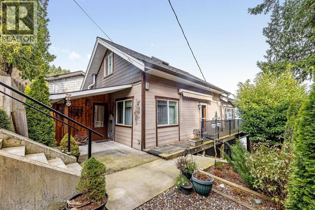 790 MARINE DRIVE in