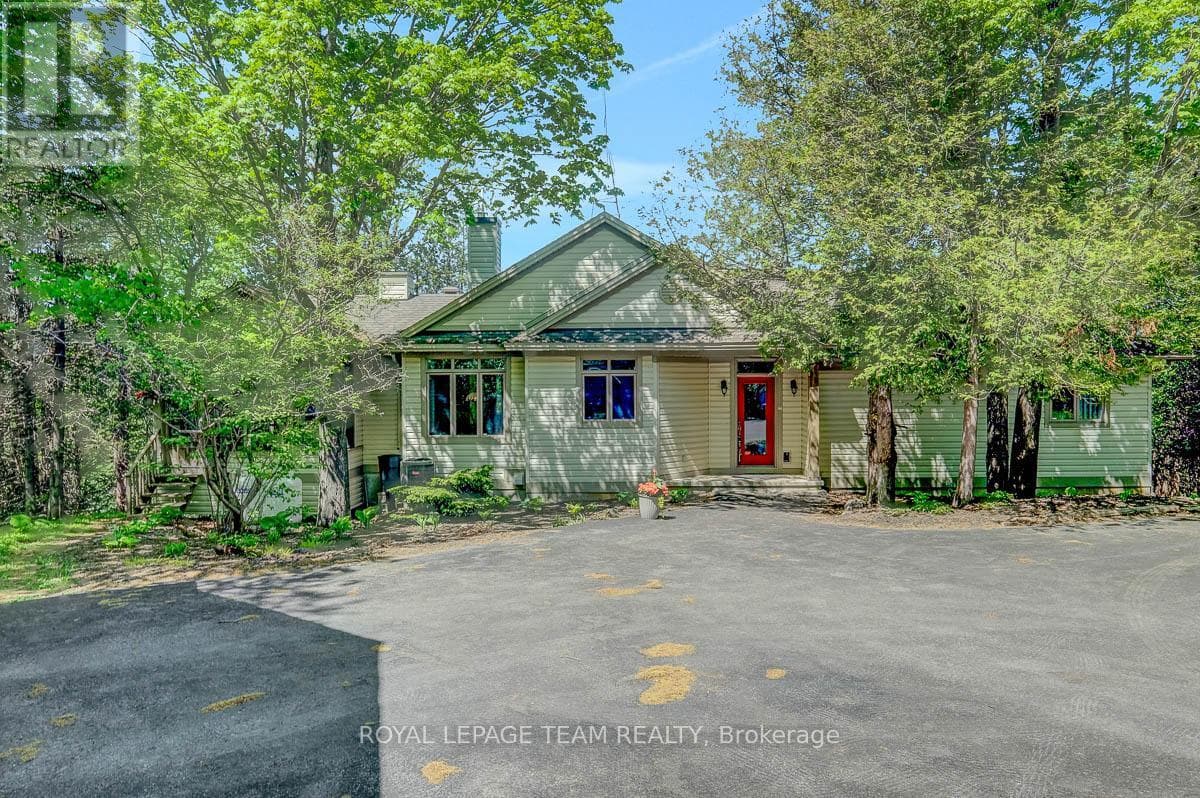 912 MAPLE HILL ROAD in
