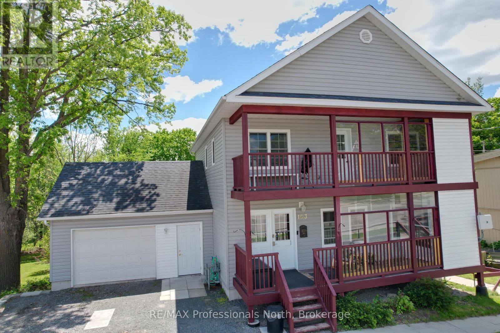 103 ST LAWRENCE STREET W in