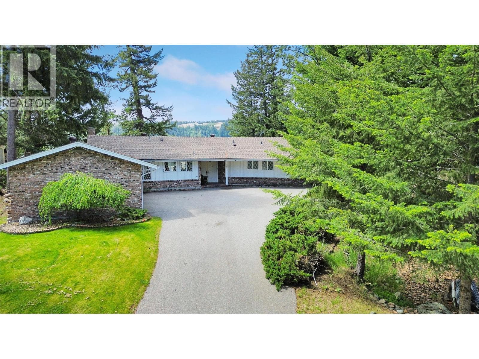 221 WEST PLAZA in