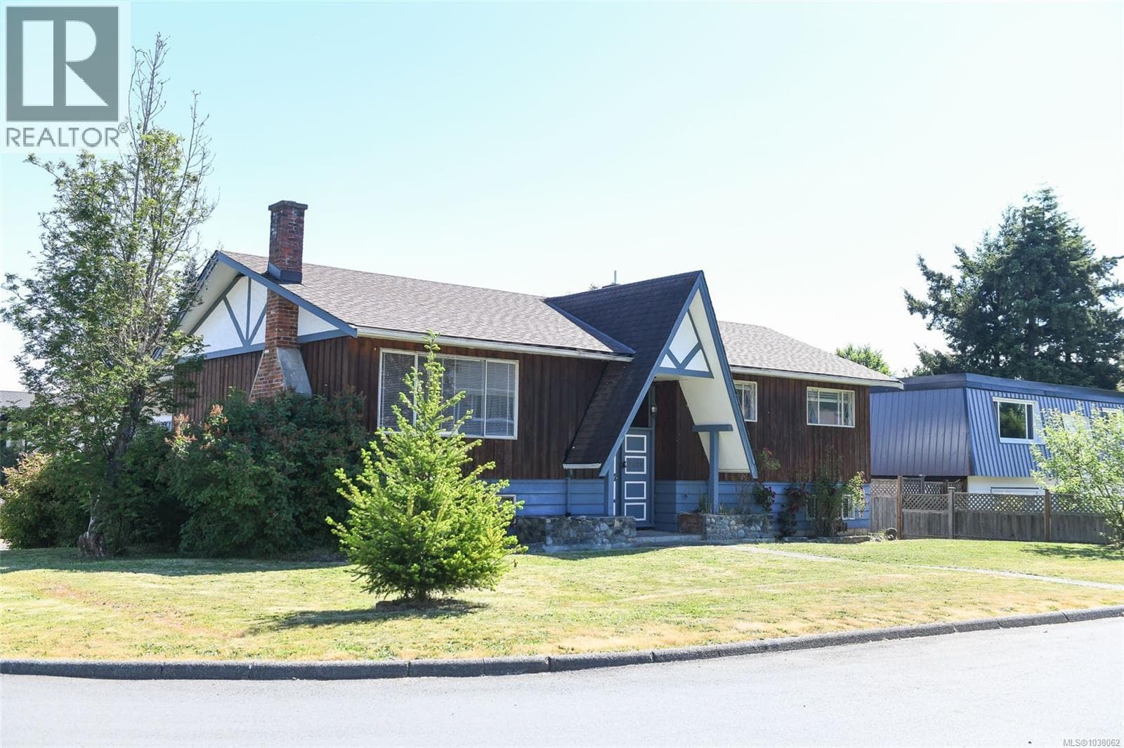2029 CEDAR CRESCENT in