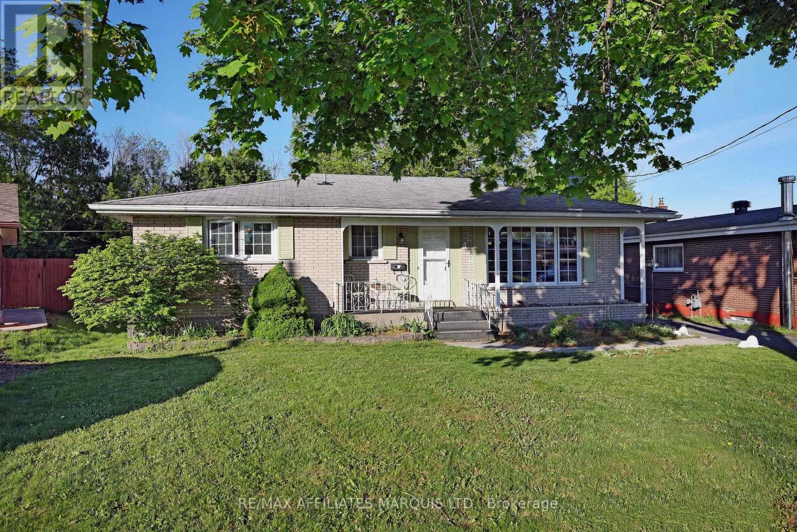 428 BELLEVUE CRESCENT in