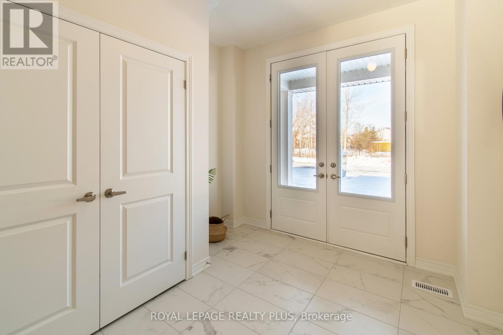147 DOVEDALE DRIVE in Keswick South
