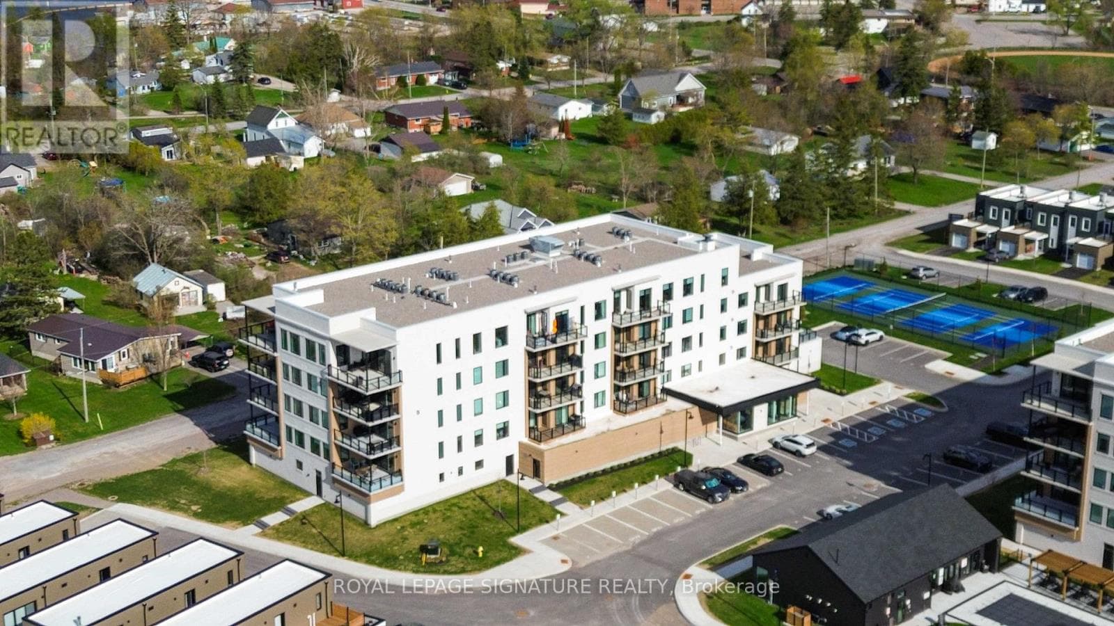 303 - 19B WEST STREET N in Fenelon