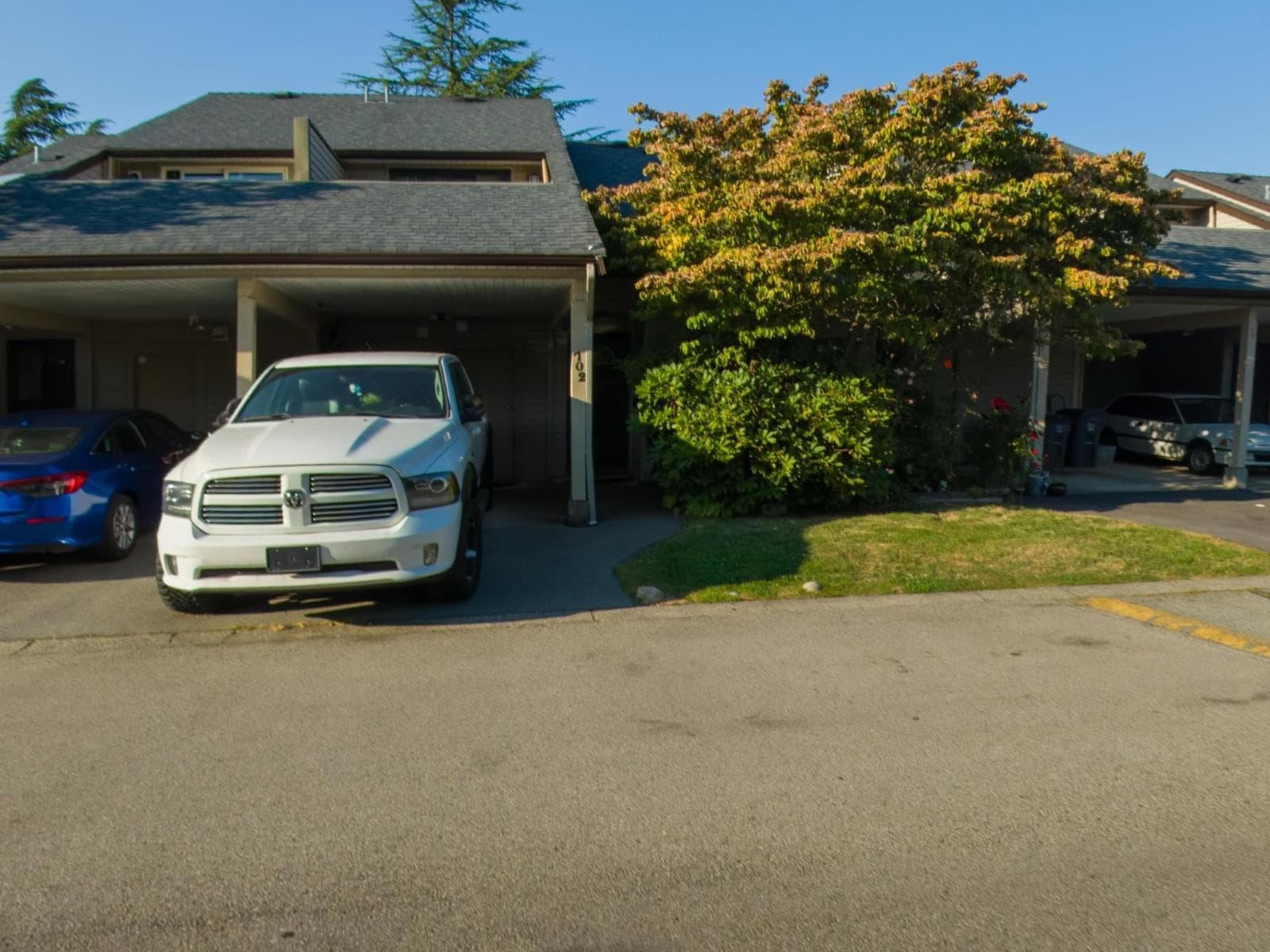 702 9270 122 STREET in South Westminster