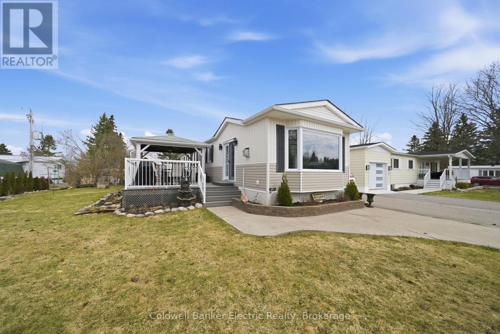7 HOMEWOOD AVENUE in Fenelon