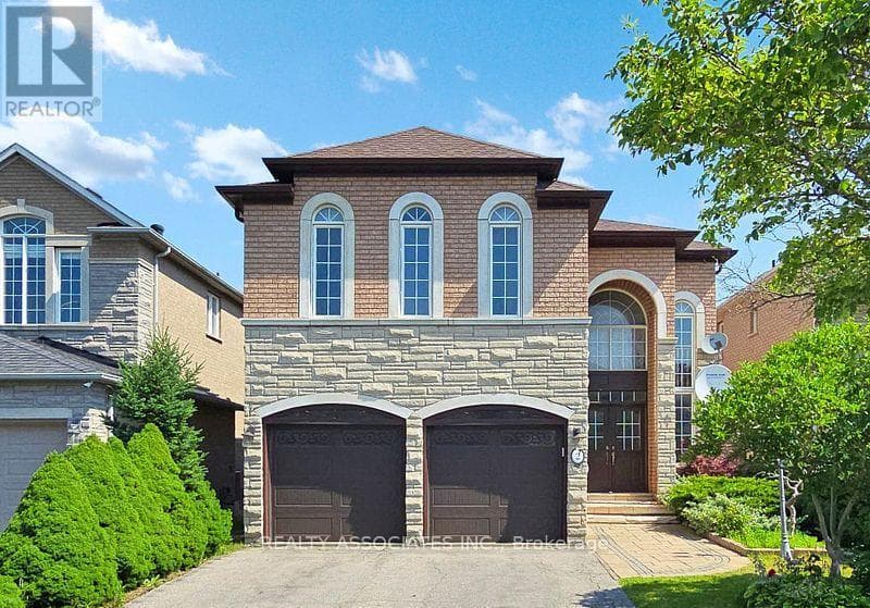 2 LORD NELSON COURT in Richmond Hill East