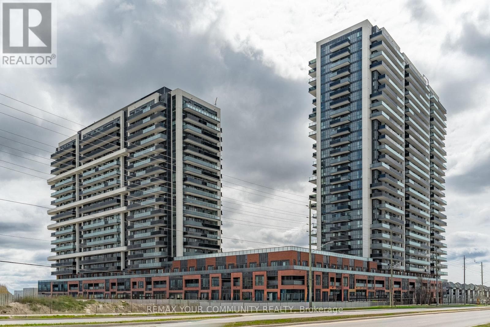 2302 - 2545 SIMCOE STREET in WINDFIELDS