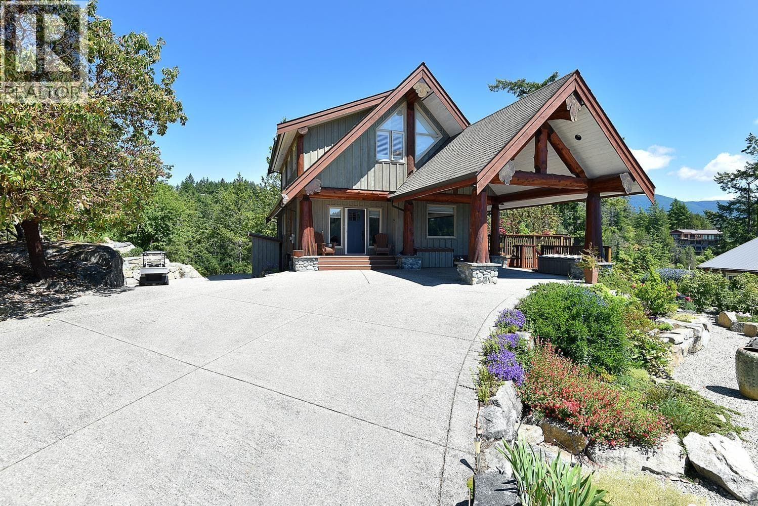 18 4622 SINCLAIR BAY ROAD in
