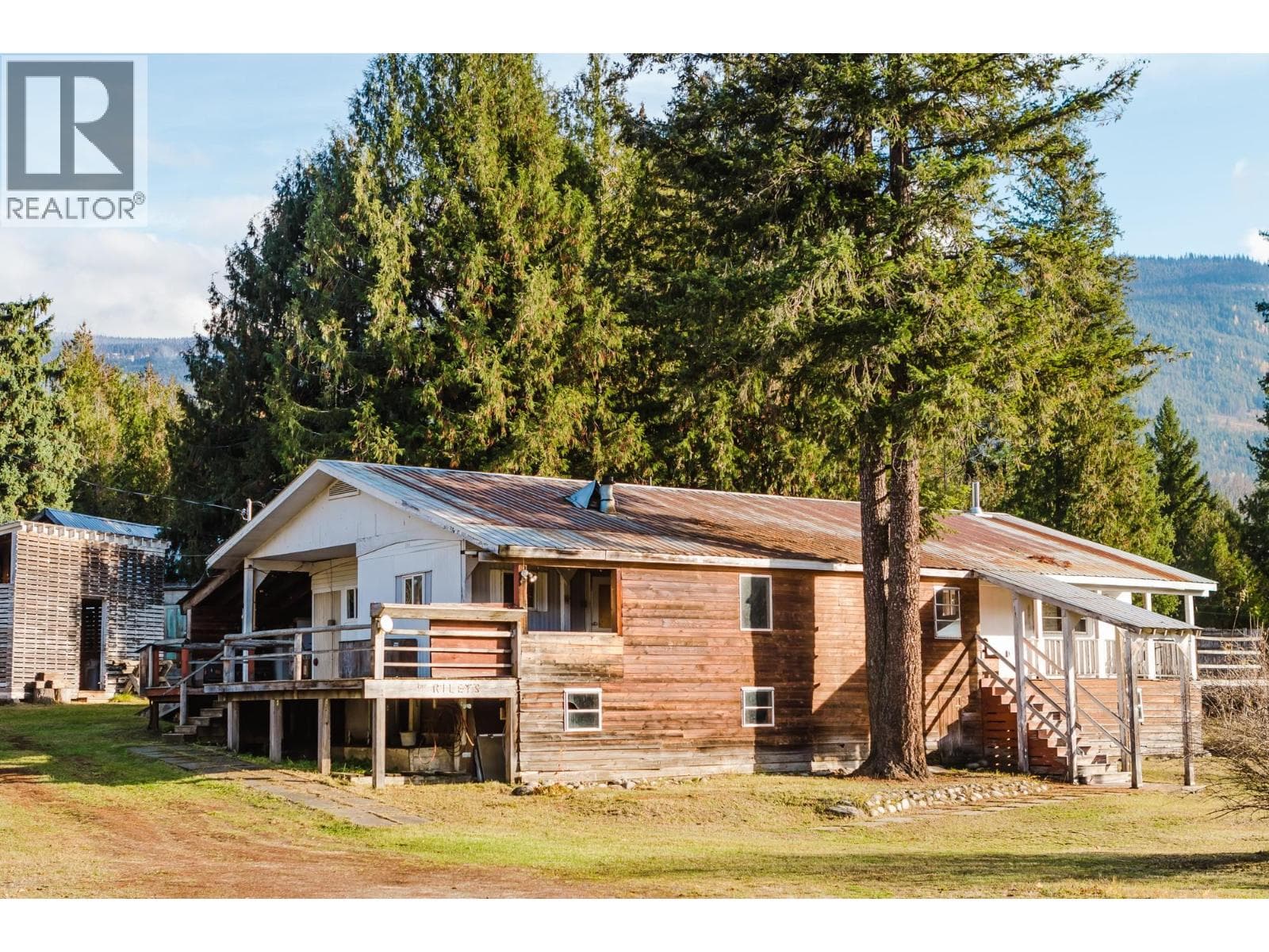 3974 MALAKWA STATION ROAD in