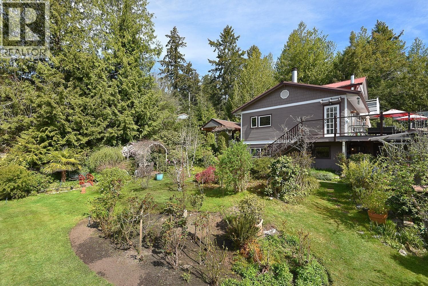 4906 SINCLAIR BAIE ROAD in