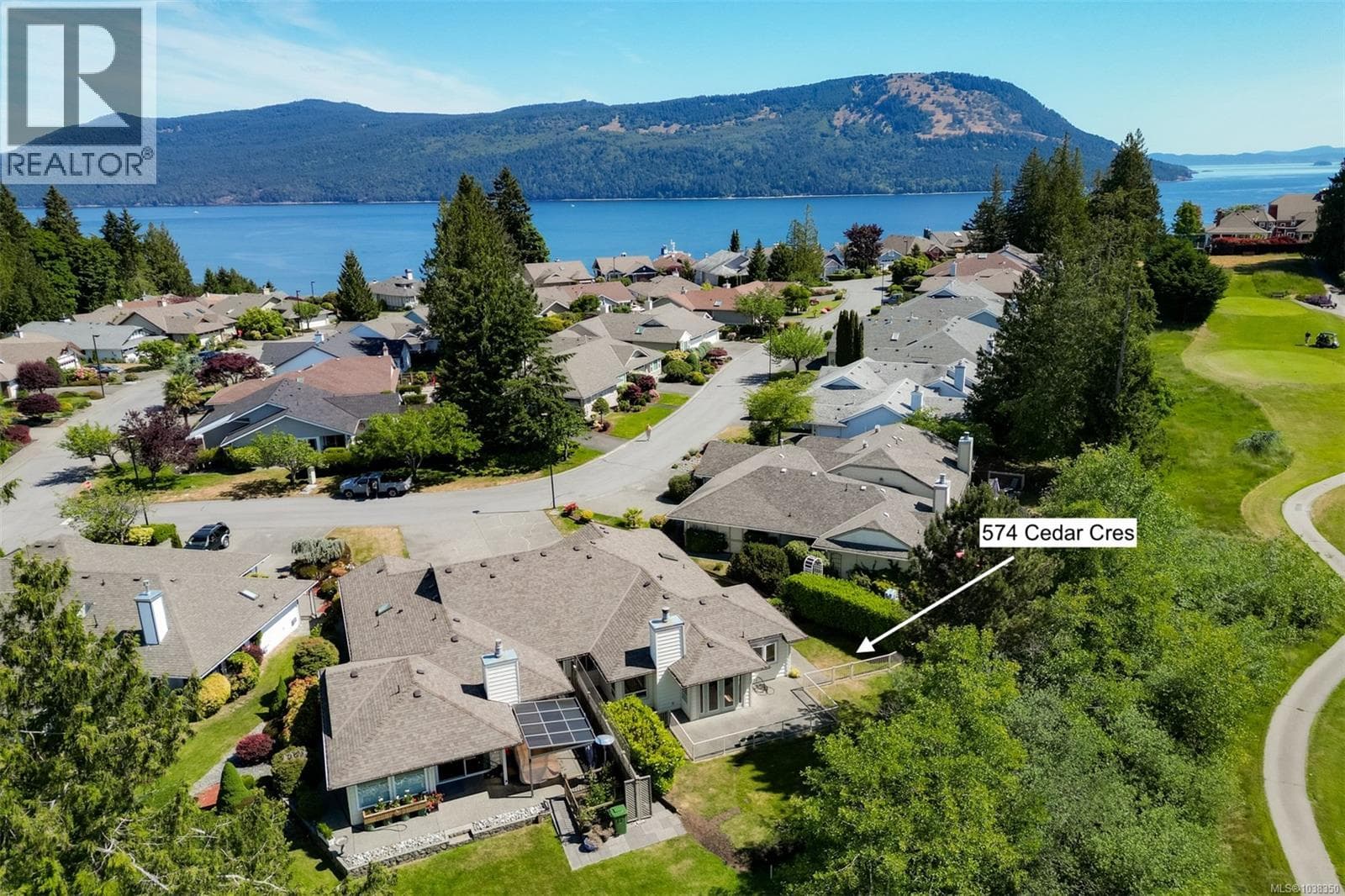 574 Cedar Cres in