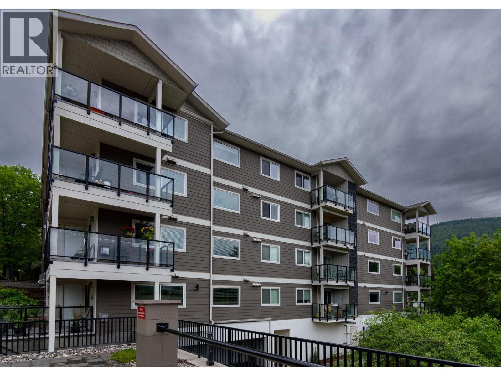 330 4 Avenue SE Unit# 402 Lot# 330 in