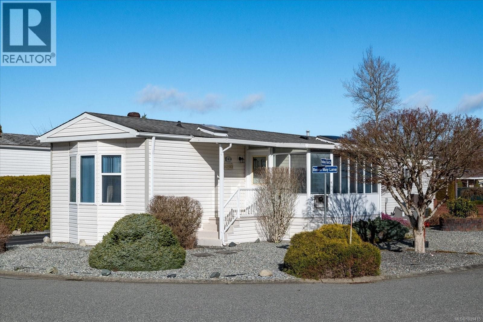 1839 Valley Oak Dr in Harewood