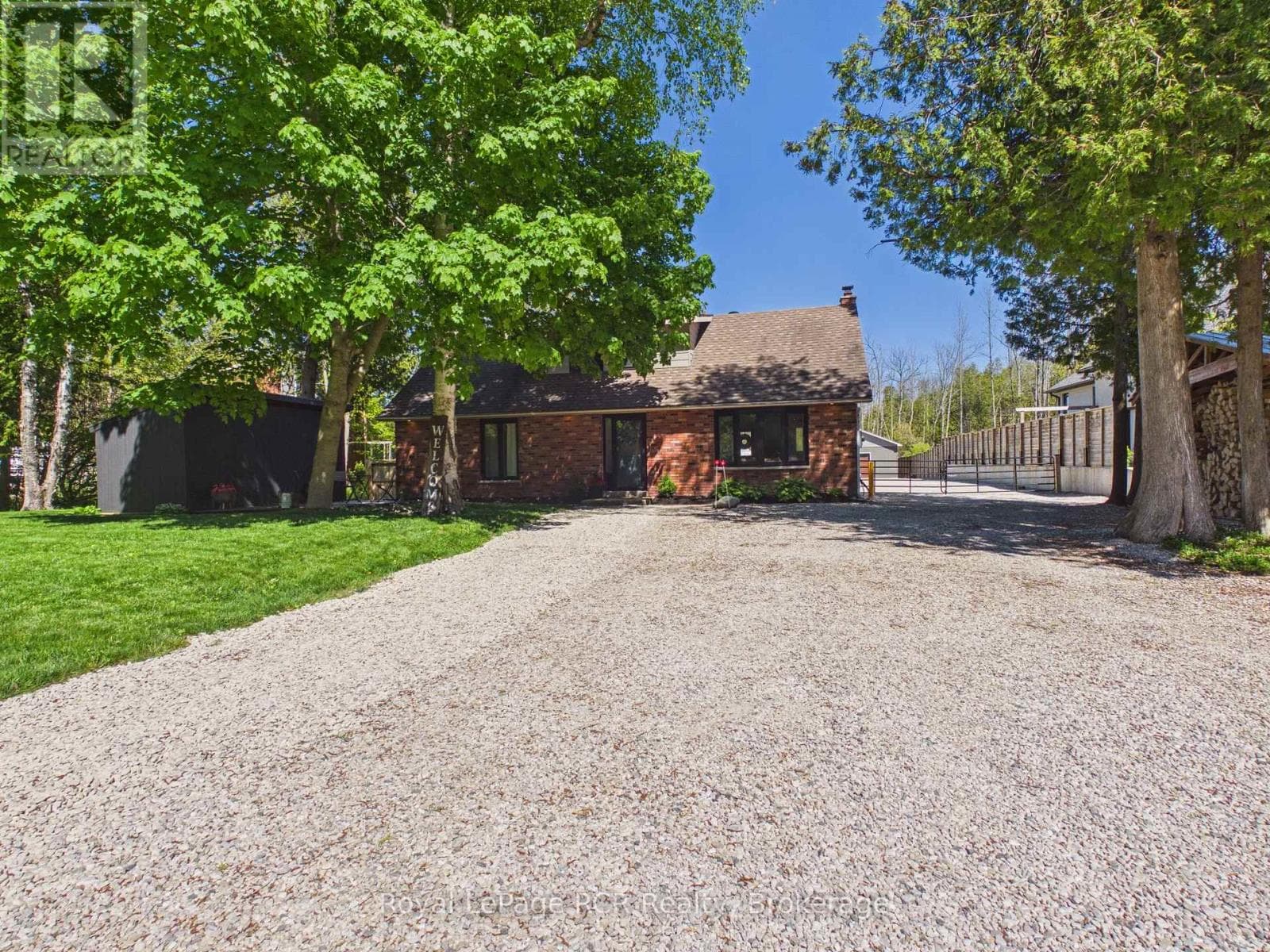 299 VICTORIA STREET in