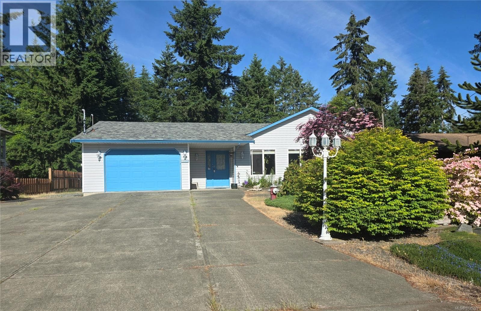 8955 McLarey Ave in