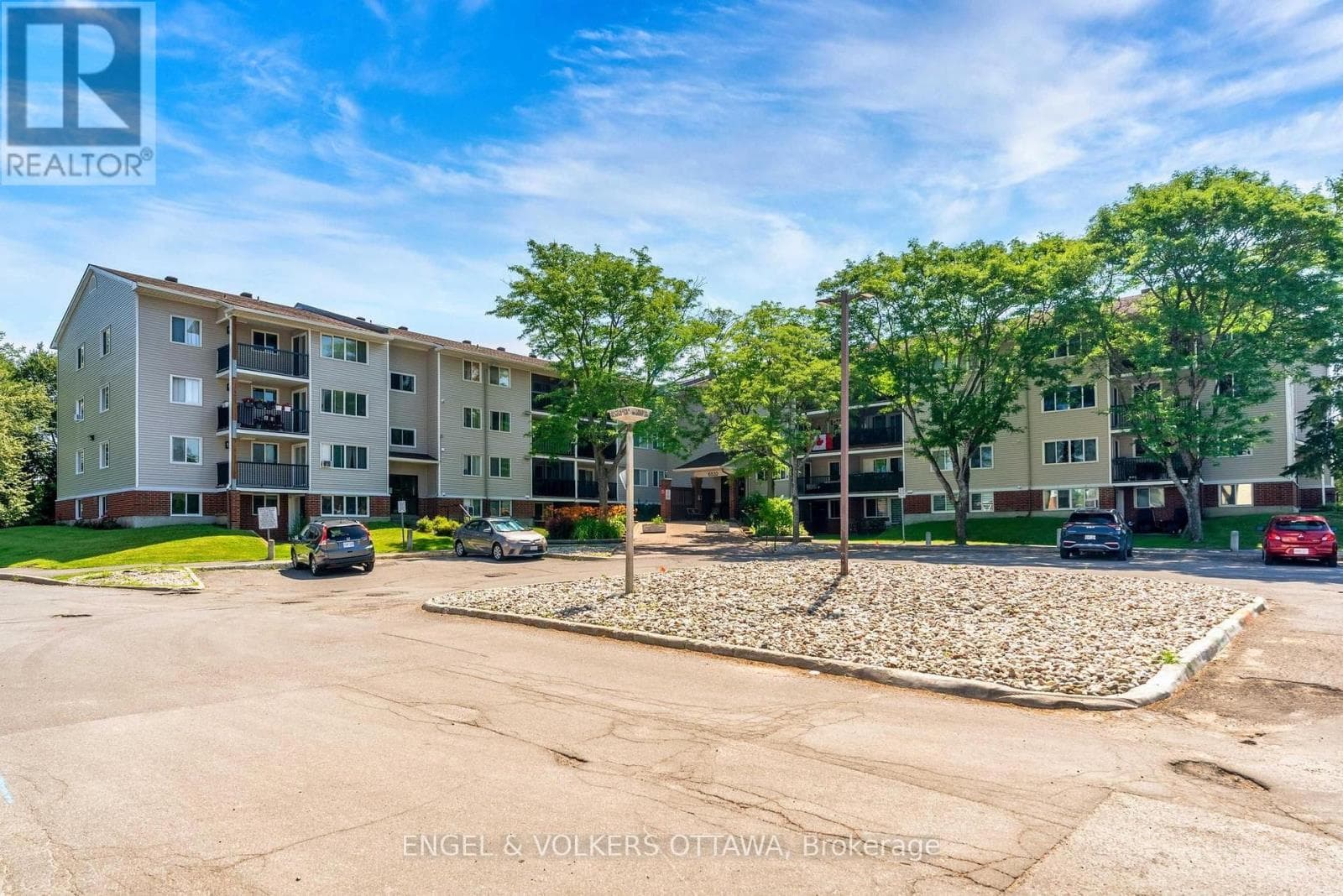 109 - 6532 BILBERRY DRIVE in CONVENT GLEN - ORLEANS WOODS