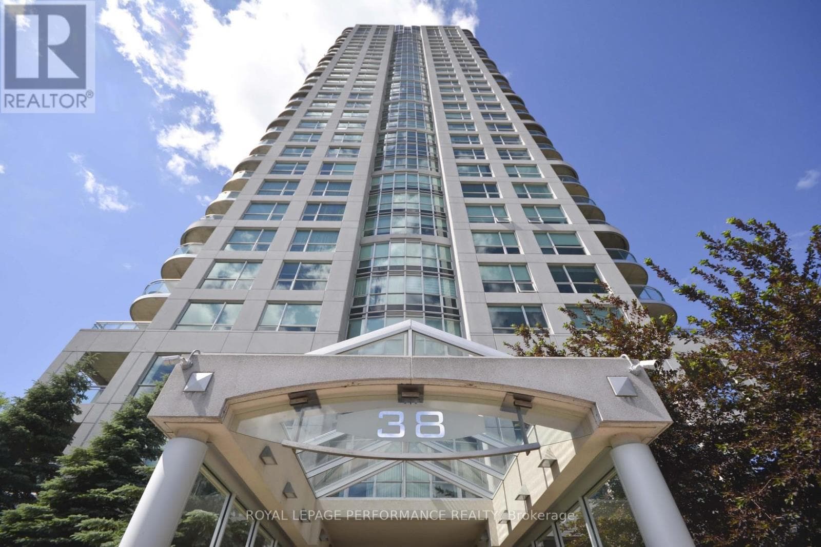 1101 - 38 METROPOLE PRIVATE in WESTBORO