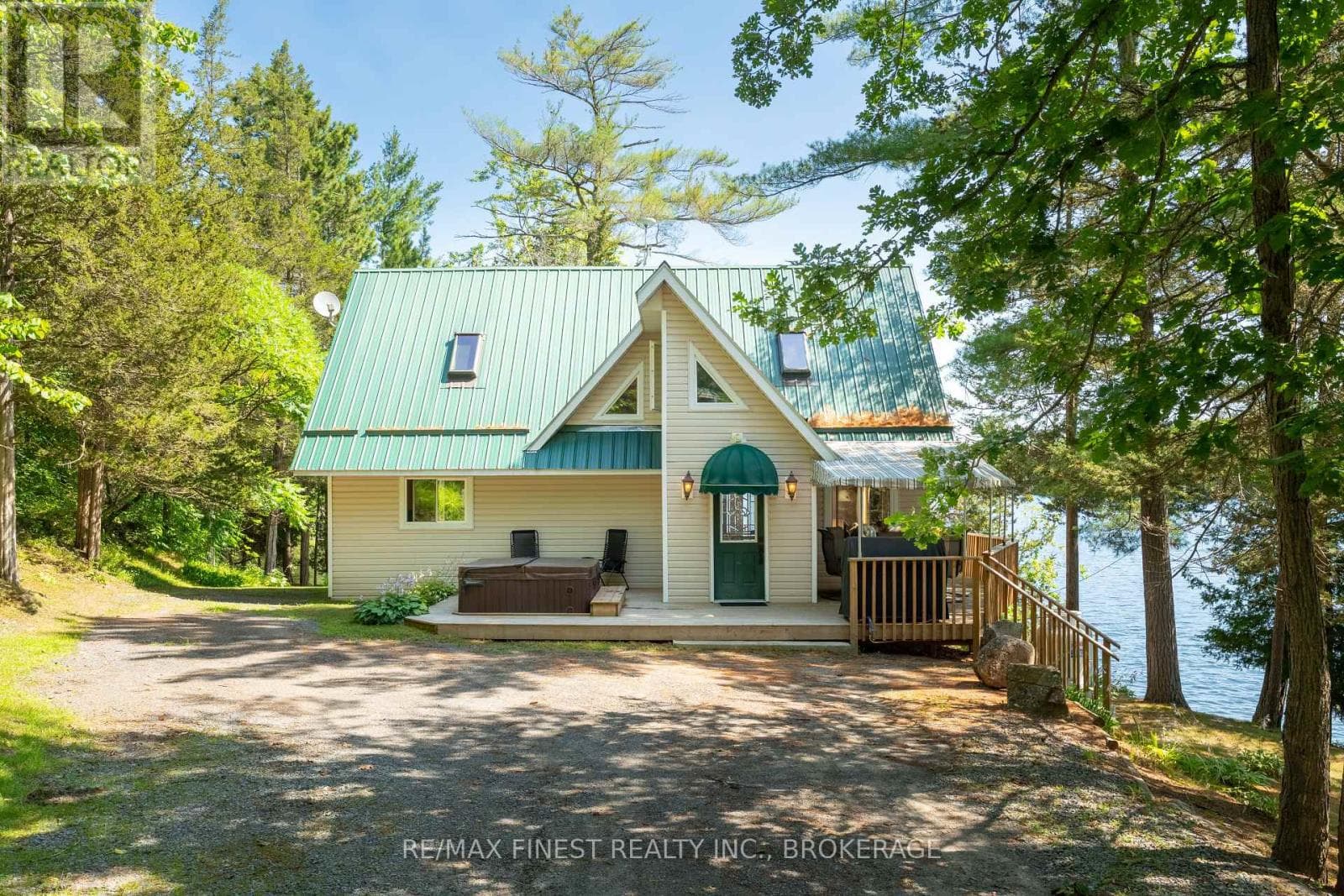 1076 CHESTER LANE in