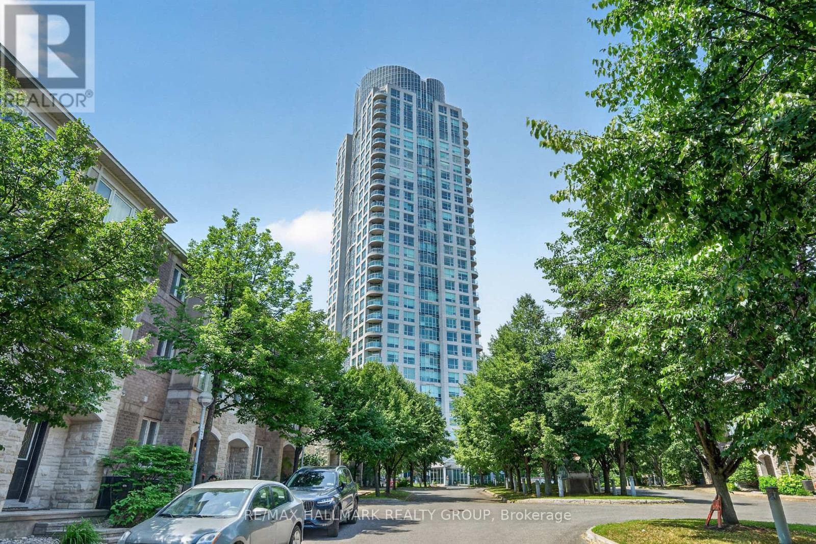 1704 - 38 METROPOLE PRIVATE in WESTBORO